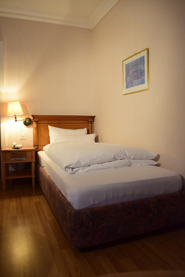 Parkhotel Bellevue Budget Lenk Exterior photo